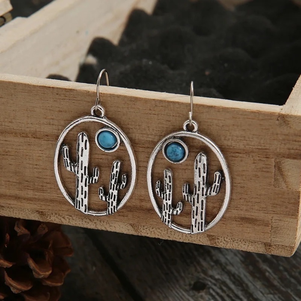 New‎ Boho Hammered Southwestern Turquoise Cactus earrings